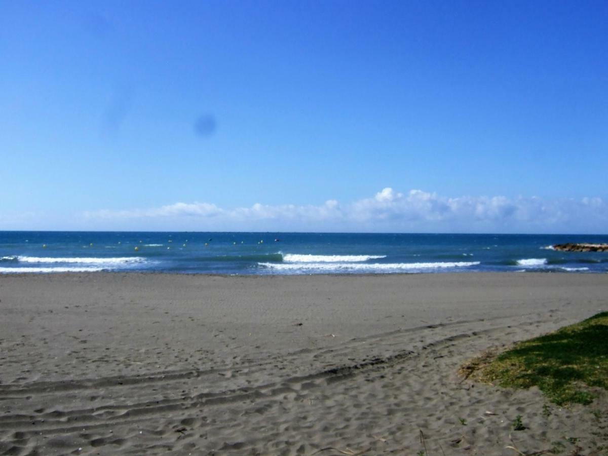 Beachfront House Malaga Exterior photo